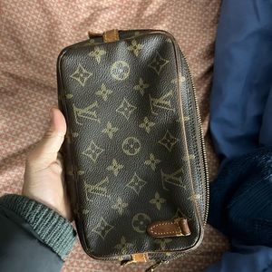 Authentic Louis Vuitton circa 1986 crossbody purse